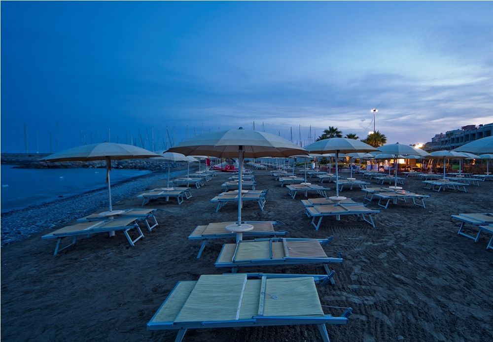 Aregai Marina Hotel & Residence Santo Stefano al Mare Exteriör bild