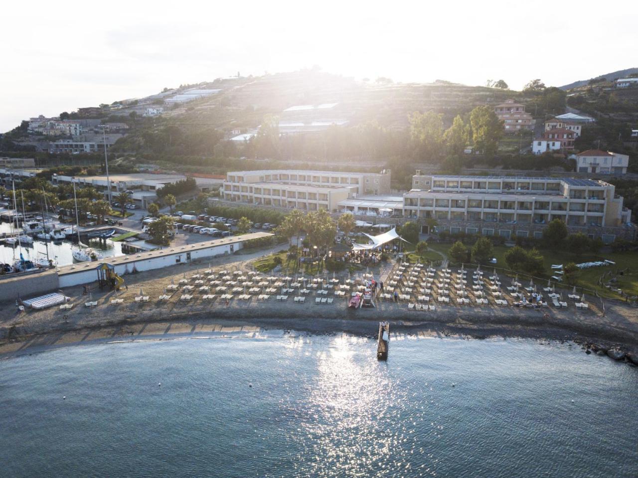 Aregai Marina Hotel & Residence Santo Stefano al Mare Exteriör bild